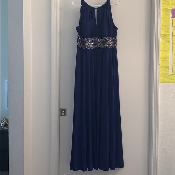 Formal Dress - Picture 1 of 7